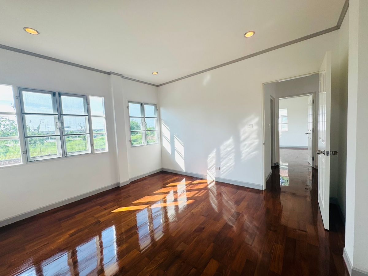 For SaleHousePathum Thani,Rangsit, Thammasat : Ladawan Rangsit Ladawan Lagoon Rangsit, the house has never been in a new renovated, potential location.