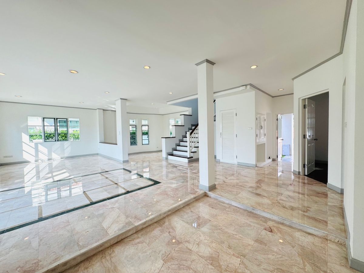 For SaleHousePathum Thani,Rangsit, Thammasat : Ladawan Rangsit Ladawan Lagoon Rangsit, the house has never been in a new renovated, potential location.