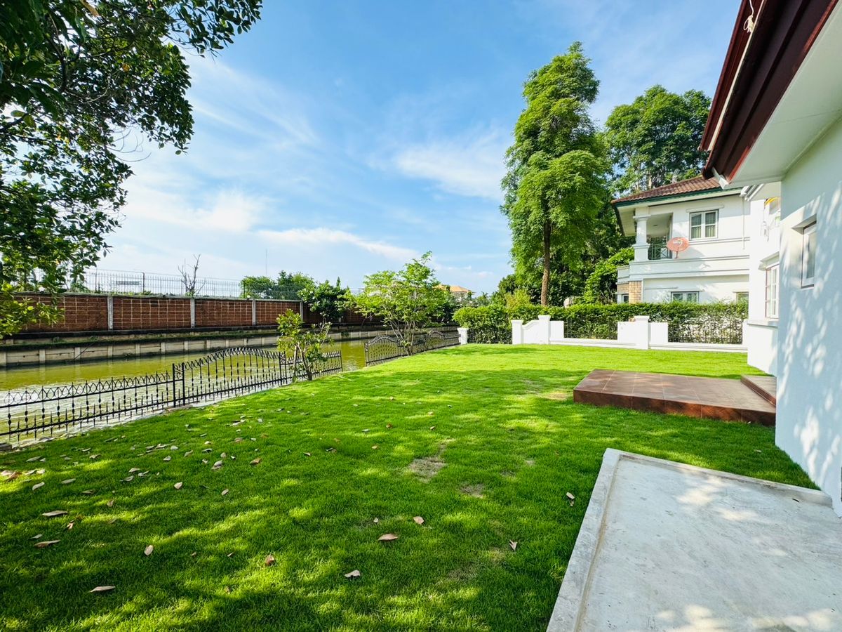 For SaleHousePathum Thani,Rangsit, Thammasat : Ladawan Rangsit Ladawan Lagoon Rangsit, the house has never been in a new renovated, potential location.