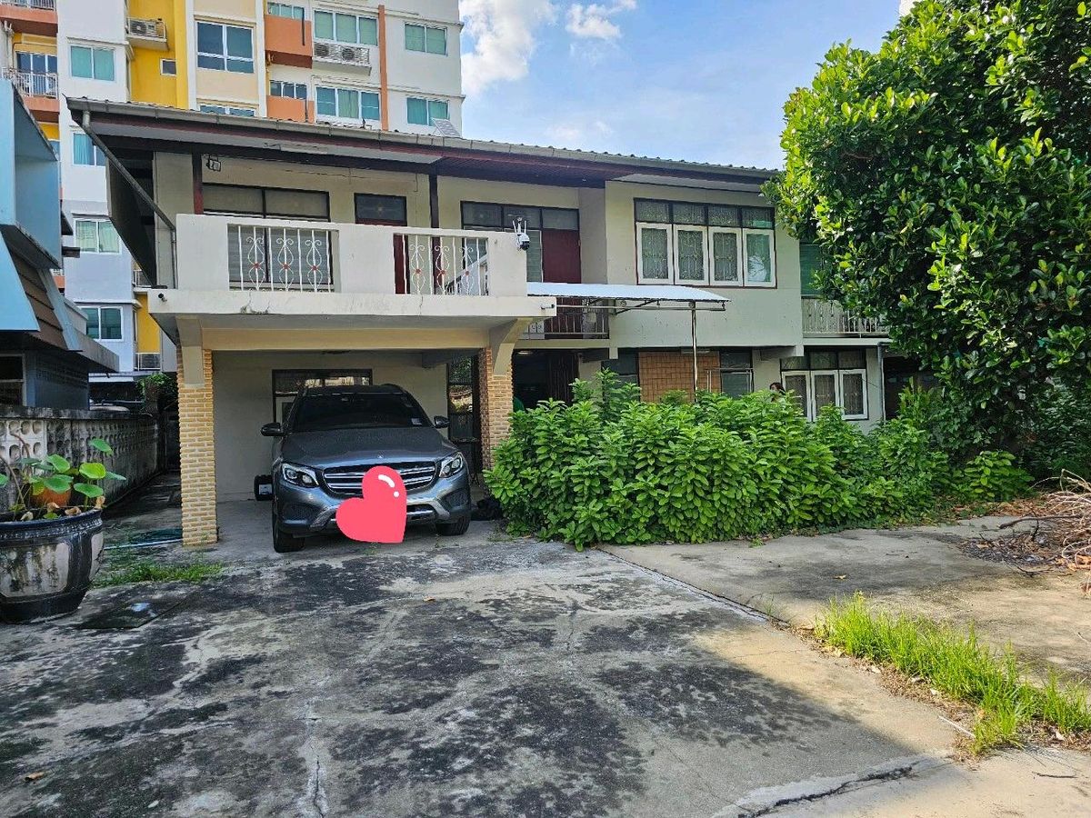 For RentHouseLadprao, Central Ladprao : 🎉MRT Ladprao House, Following, investing, like renovated houses, can be rented 🎉
