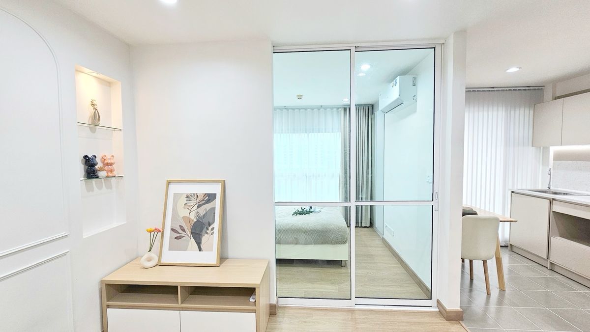 For SaleCondoRamkhamhaeng, Hua Mak : Come on !!! The room is complete, ready to stay, the view is very airy, very comfortable with the D -Condo Project.