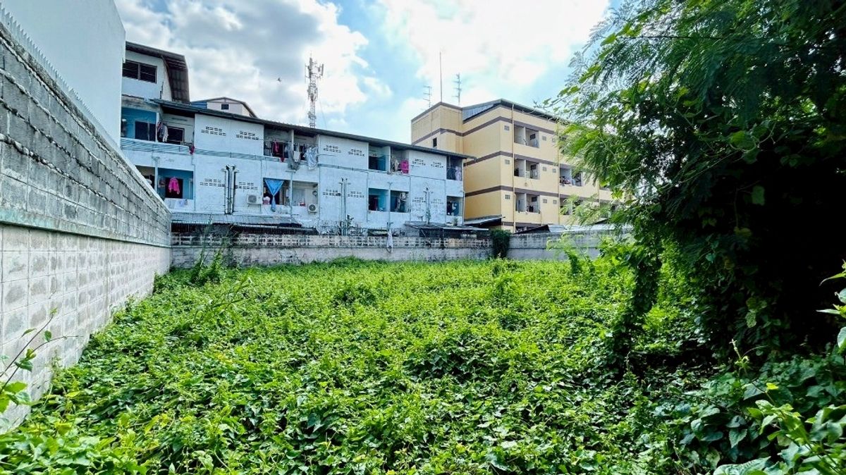 ขายที่ดินสุขุมวิท อโศก ทองหล่อ : LTH12462 – Land FOR SALE in Sukhumvit 71 Size 110 SQ.W Near BTS Phra Khanong Station ONLY 17.9 MB