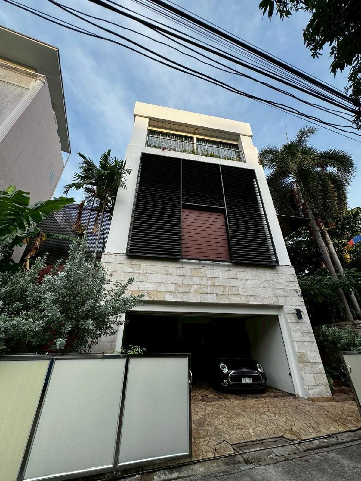 For RentHouseSukhumvit, Asoke, Thonglor : LTHC12470 - House for Rent in Thonglor 7 Size 50 SQ.W 600 SQ.M 4 Beds 4 Baths Near BTS THONG LOR STATION ONLY 250K/Month