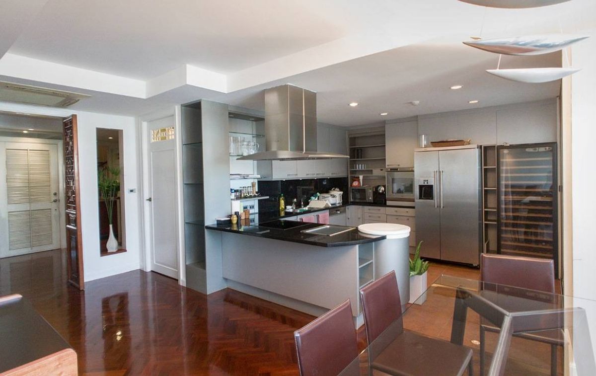 For SaleCondoSathorn, Narathiwat : For Sale with tenant: DUPLEX condo at Supreme Elegance, 2 BR/3 B, 220 sqm., classic and unique interior, Sathorn area