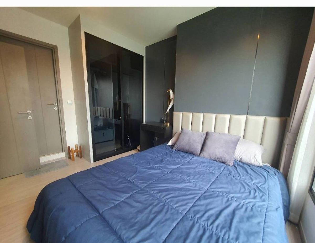 ขายคอนโดพระราม 9 เพชรบุรีตัดใหม่ RCA : ✨ คอนโด 1 ห้องนอน พร้อมอยู่ ที่ Life Asoke Hype คอนโดตกแต่งครบสไตล์โมเดิร์น โทนอุ่นสบาย พร้อมเฟอร์นิเจอร์และเครื่องใช้ไฟฟ้าครบครัน เดินทางง่าย ใกล้ห้างเซ็นทรัล พระราม 9