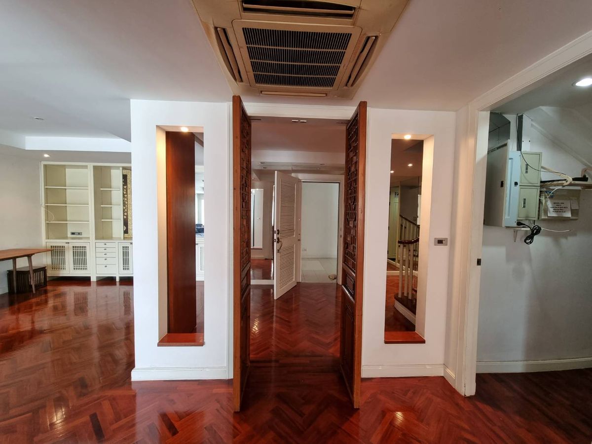 For SaleCondoSathorn, Narathiwat : For Sale with tenant: DUPLEX condo at Supreme Elegance, 2 BR/3 B, 220 sqm., classic and unique interior, Sathorn area