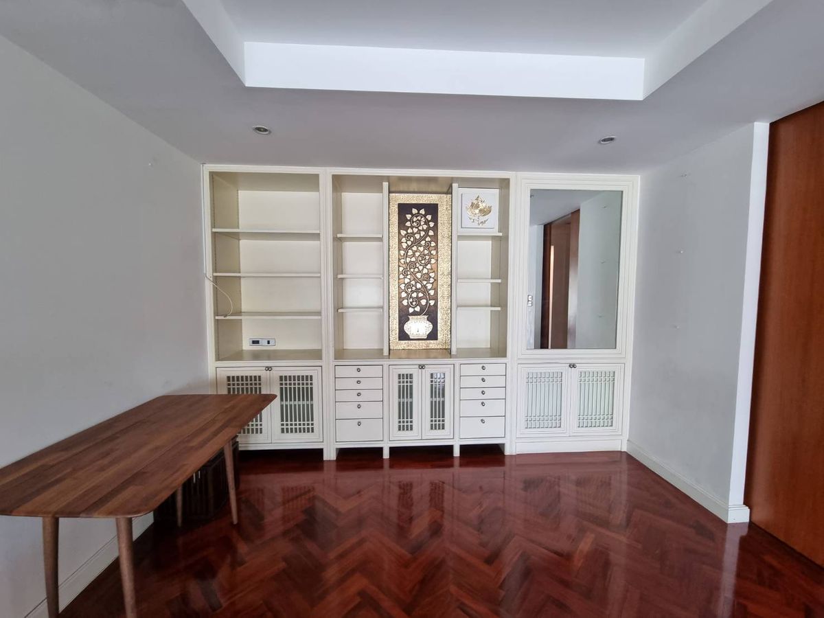 For SaleCondoSathorn, Narathiwat : For Sale with tenant: DUPLEX condo at Supreme Elegance, 2 BR/3 B, 220 sqm., classic and unique interior, Sathorn area