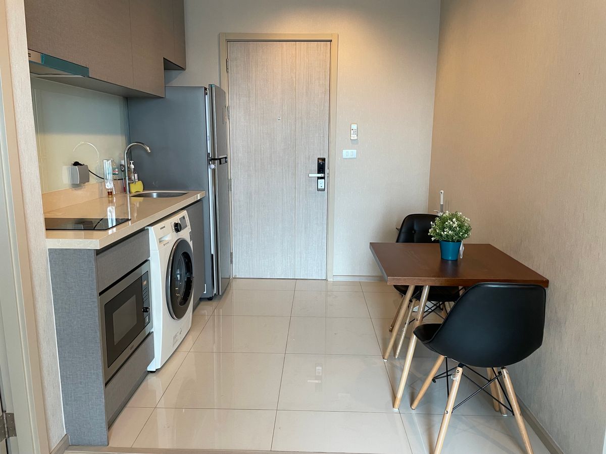 For RentCondoSukhumvit, Asoke, Thonglor : Rhythm Sukhumvit 36-38 condo for rent 20,000THB 1 bed 1 bath 33 sqm, Sukhumvit soi 36, Thonglor BTS