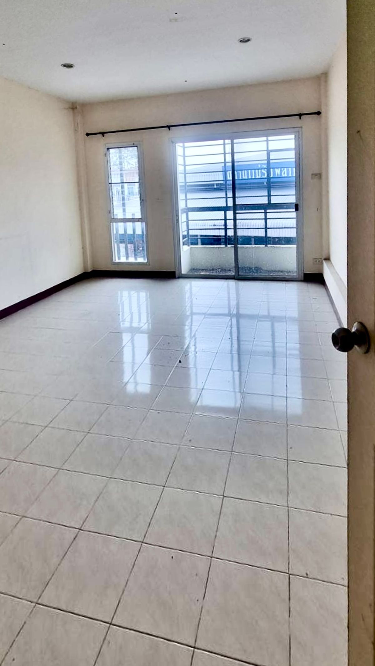 ขายอาคารพาณิชย์เชียงใหม่ : ขายอาคารพาณิชย์ ในแม่ริมพลาซ่า เชียงใหม่