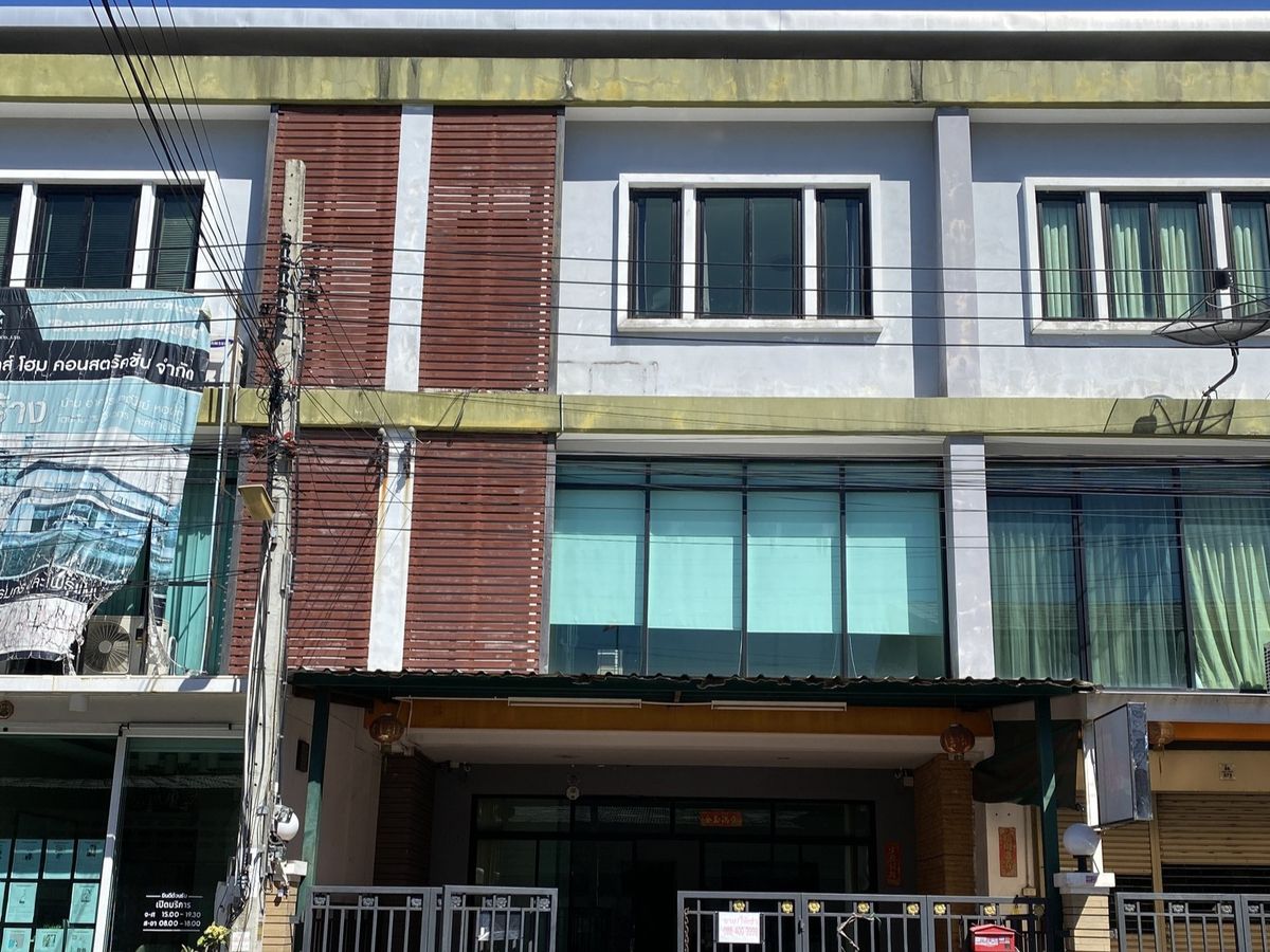 ขายทาวน์โฮมนวมินทร์ รามอินทรา : KTP-049 ขายทาวน์เฮ้าส์ หมู่บ้าน ทอรุ้ง ซอย นวมินทร์ 111 (Tho Rung Soi Nawamin 111) / หลังมุม รีโนเวทใหม่ทั้งหลัง