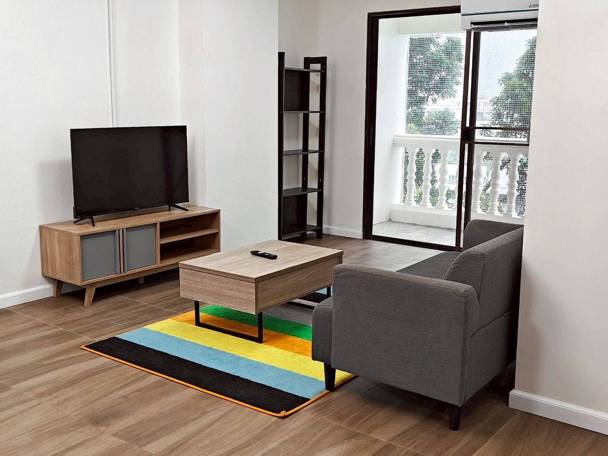 For RentCondoSukhumvit, Asoke, Thonglor : Condo for rent, large room 57 square meters, near BTS Thonglor