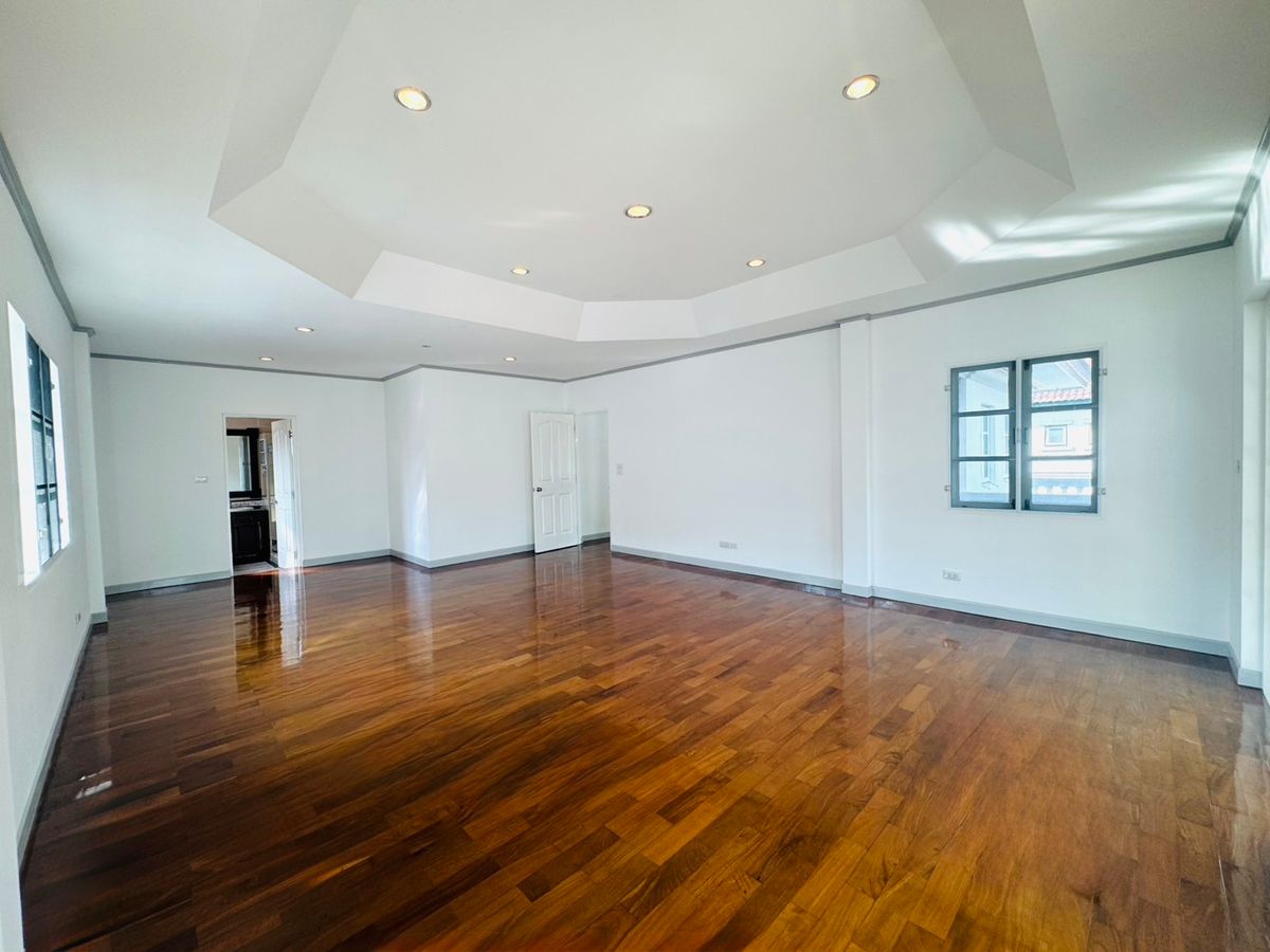 For SaleHousePathum Thani,Rangsit, Thammasat : Ladawan Rangsit Ladawan Lagoon Rangsit, the house has never been in a new renovated, potential location.