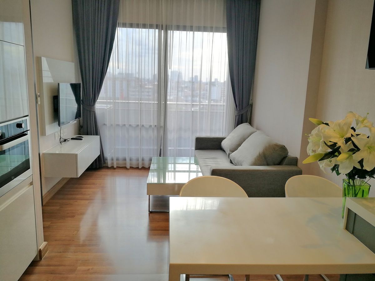 ให้เช่าคอนโดรัชดา ห้วยขวาง : 🚩🎉FOR RENT>> IVY AMPIO ⭐✨ตรงข้ามสถานฑูตจีน ใกล้ MRT ศูนย์วัฒนธรรม เพียง 250 เมตร ชั้น 9 วิวถนนรัชดา วิวโล่ง เฟอร์นิเจอร์ Built-in พร้อมเครื่องใช้ไฟฟ้า #LV-MO1979