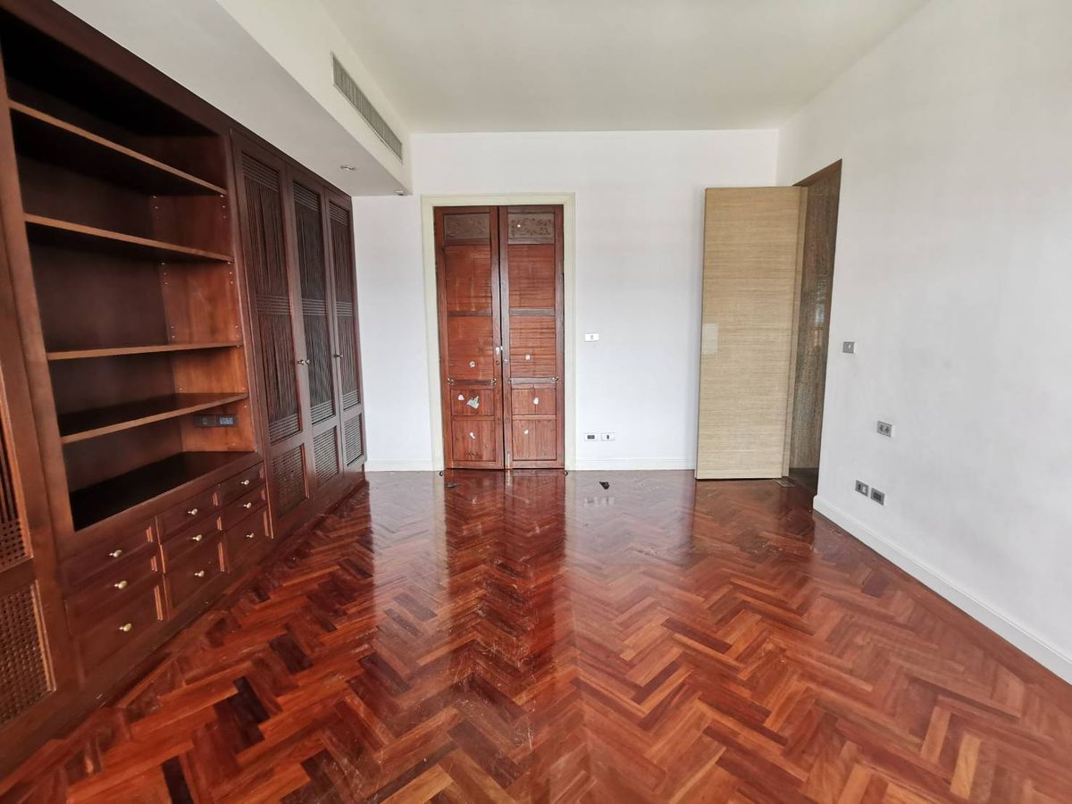 For SaleCondoSathorn, Narathiwat : For Sale with tenant: DUPLEX condo at Supreme Elegance, 2 BR/3 B, 220 sqm., classic and unique interior, Sathorn area