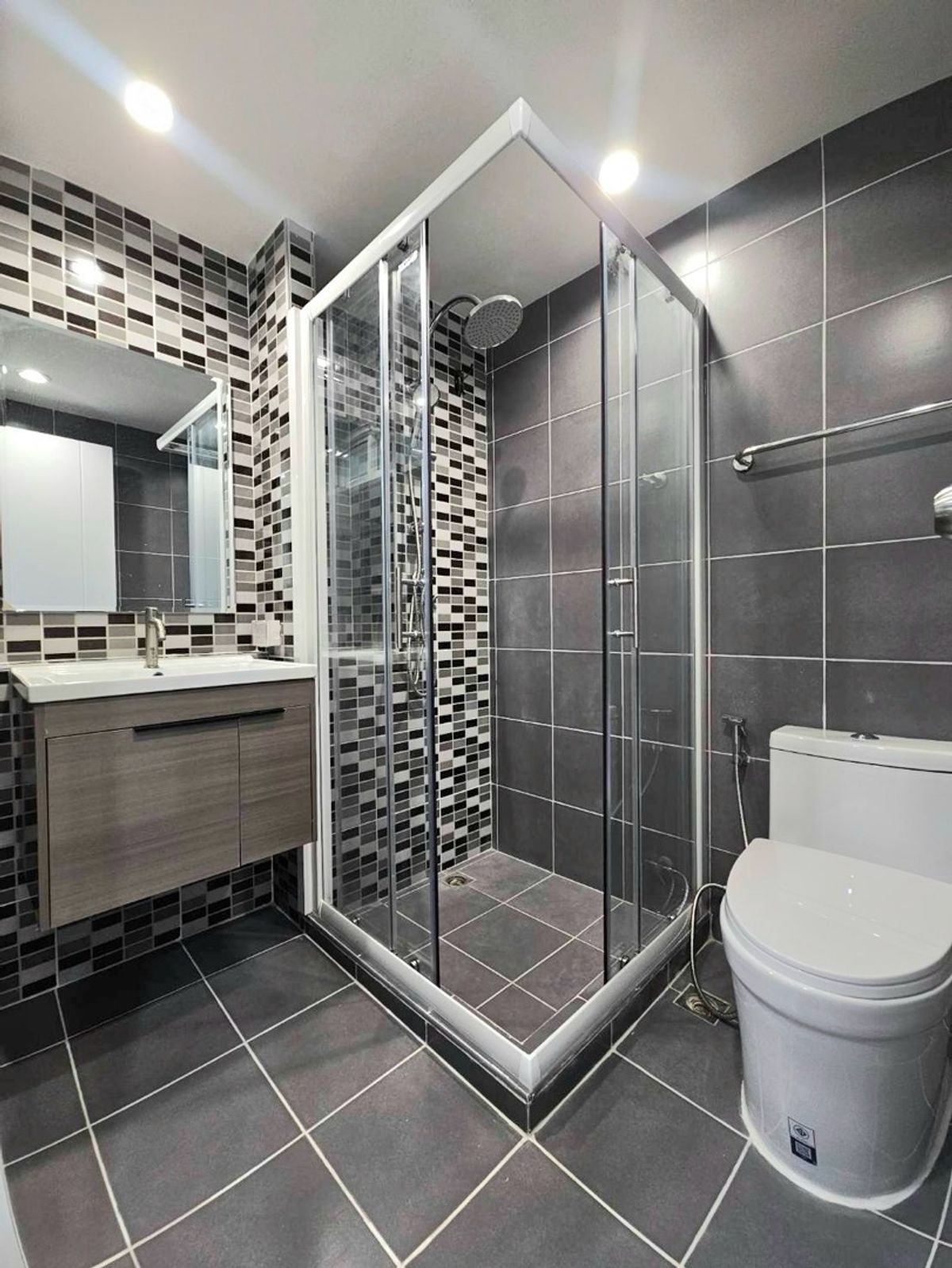 For SaleCondoRamkhamhaeng, Hua Mak : Come on !!! The room is complete, ready to stay, the view is very airy, very comfortable with the D -Condo Project.