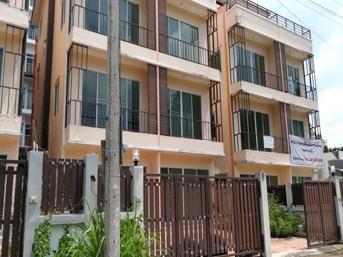 ขายทาวน์โฮมเชียงใหม่ : ทาวน์เฮ้าส์ 4 ชั้น ห่างจากถนนคันคลองชลประทาน ประมาณ 680 เมตร นวมงคล