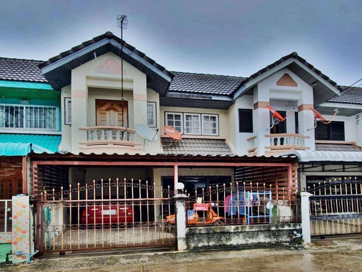 ขายทาวน์โฮมเลย : ทาวน์เฮ้าส์ 2 ชั้น ห่างจากถนนมะลิวัลย์ ประมาณ 480 เมตร เอกธานี