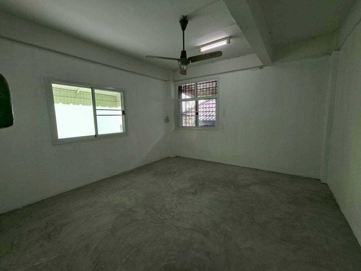 ให้เช่าอาคารพาณิชย์โชคชัย4 ลาดพร้าว71 : ให้เช่าอาคาร 2 ห้อง 3 ชั้นครึ่ง + ดาดฟ้า ทำเลทอง ลาดพร้าว 71 (ตรงข้ามตลาดนัด ใกล้ป้ายรถเมล์) (N.1723)