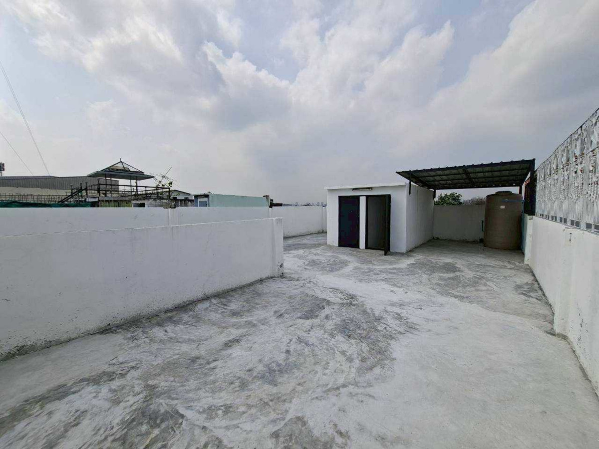 ให้เช่าอาคารพาณิชย์โชคชัย4 ลาดพร้าว71 : ให้เช่าอาคาร 2 ห้อง 3 ชั้นครึ่ง + ดาดฟ้า ทำเลทอง ลาดพร้าว 71 (ตรงข้ามตลาดนัด ใกล้ป้ายรถเมล์) (N.1723)