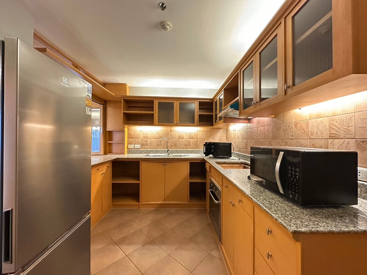 ให้เช่าคอนโดคลองเตย กล้วยน้ำไท : 🌟 ห้องใหญ่ วิวสวย เฟอร์ครบ! คอนโด 3 ห้องนอน พร้อมสิ่งอำนวยความ พื้นที่ใช้สอยกว้าง ใกล้ BTS/MRT เดินทางสะดวก