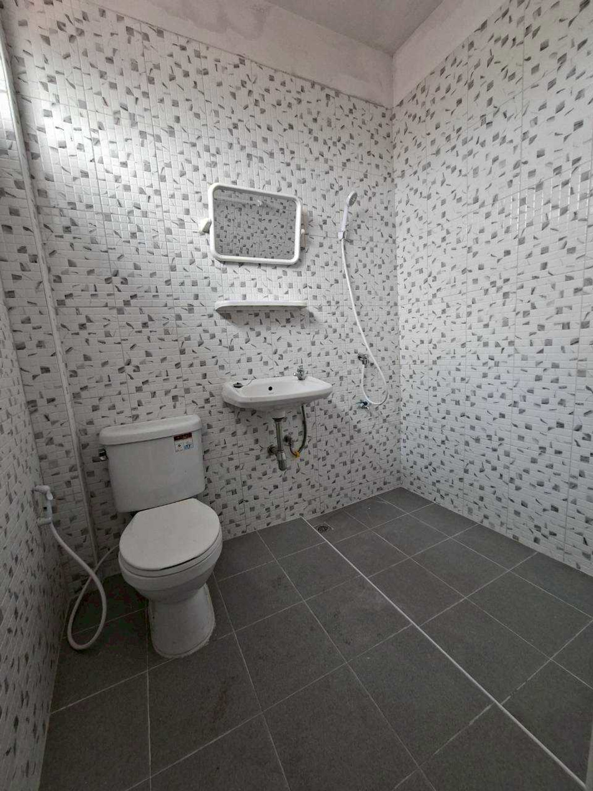 ให้เช่าอาคารพาณิชย์โชคชัย4 ลาดพร้าว71 : ให้เช่าอาคาร 2 ห้อง 3 ชั้นครึ่ง + ดาดฟ้า ทำเลทอง ลาดพร้าว 71 (ตรงข้ามตลาดนัด ใกล้ป้ายรถเมล์) (N.1723)