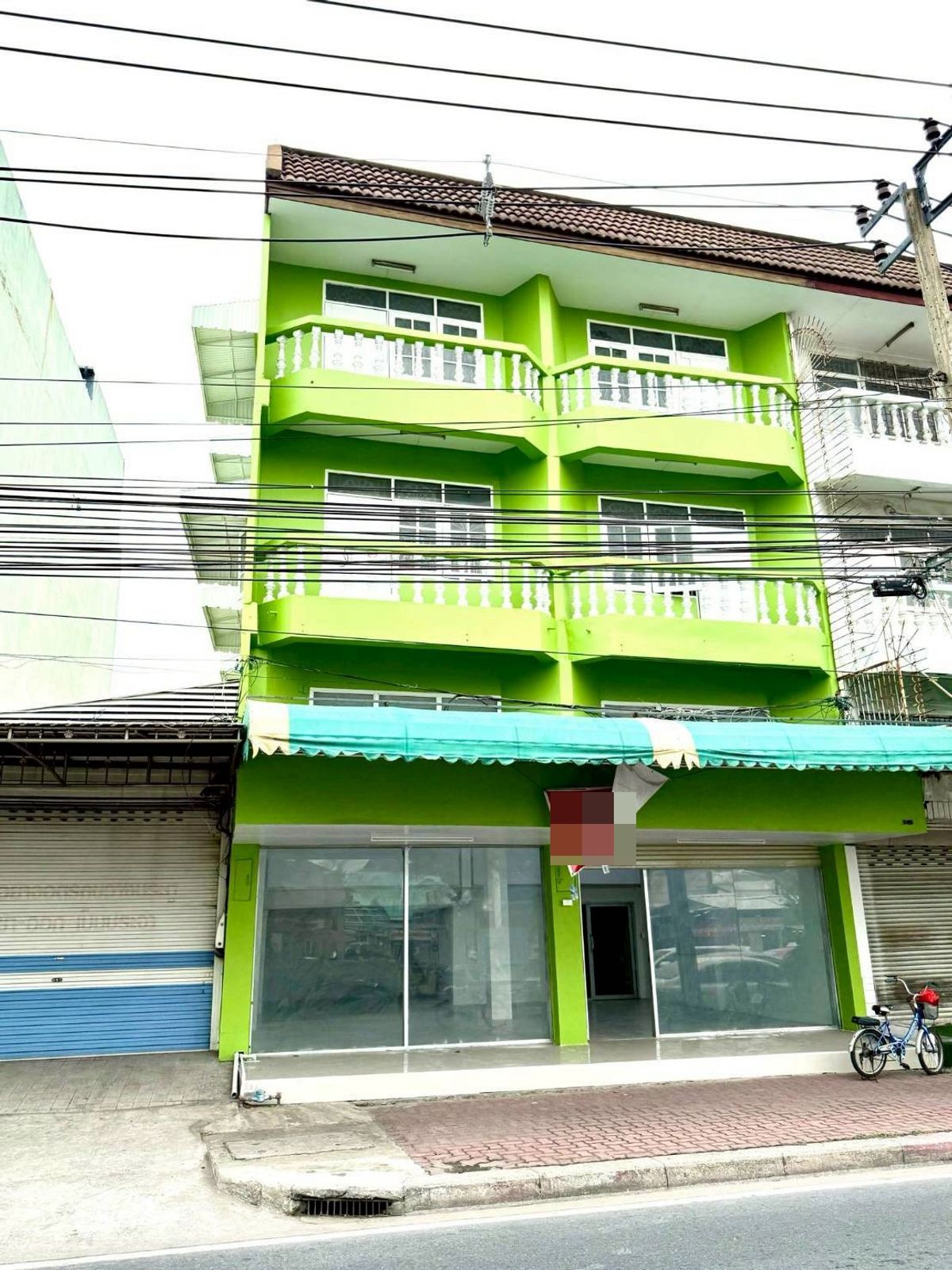 ให้เช่าอาคารพาณิชย์โชคชัย4 ลาดพร้าว71 : ให้เช่าอาคาร 2 ห้อง 3 ชั้นครึ่ง + ดาดฟ้า ทำเลทอง ลาดพร้าว 71 (ตรงข้ามตลาดนัด ใกล้ป้ายรถเมล์) (N.1723)
