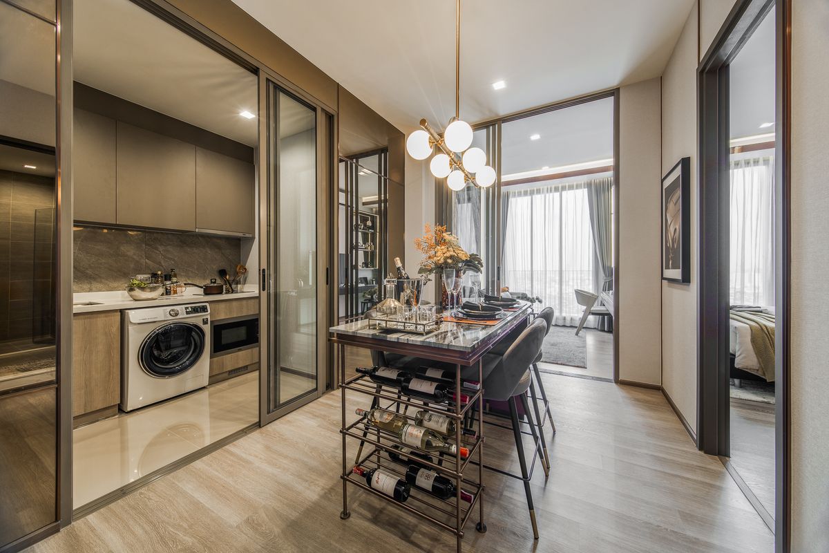 ขายคอนโดสาทร นราธิวาส : 3 นอน 2 ห้องสุดท้าย ติด รร. นานาชาติ Shrewsbury ใกล้ BTS สะพานตากสิน 081-245-7349