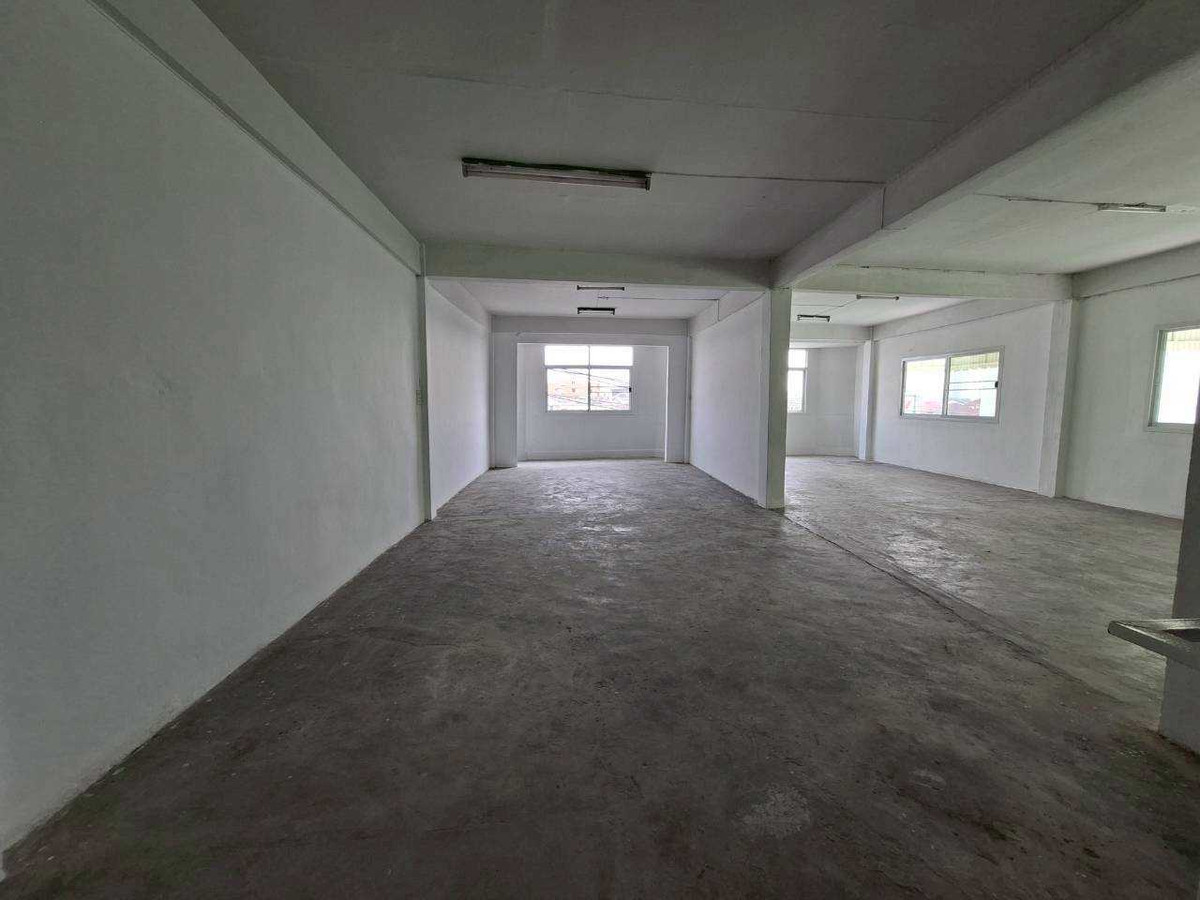 ให้เช่าอาคารพาณิชย์โชคชัย4 ลาดพร้าว71 : ให้เช่าอาคาร 2 ห้อง 3 ชั้นครึ่ง + ดาดฟ้า ทำเลทอง ลาดพร้าว 71 (ตรงข้ามตลาดนัด ใกล้ป้ายรถเมล์) (N.1723)