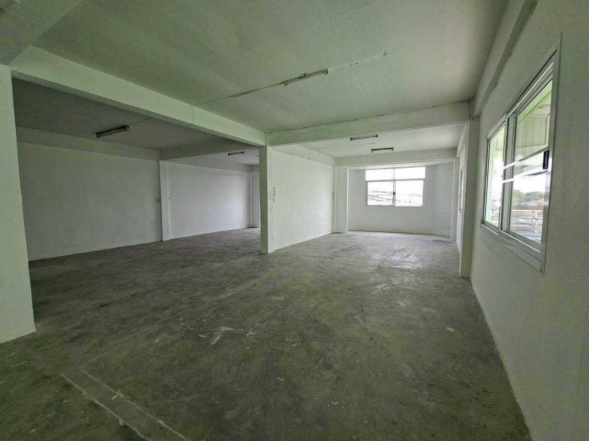 ให้เช่าอาคารพาณิชย์โชคชัย4 ลาดพร้าว71 : ให้เช่าอาคาร 2 ห้อง 3 ชั้นครึ่ง + ดาดฟ้า ทำเลทอง ลาดพร้าว 71 (ตรงข้ามตลาดนัด ใกล้ป้ายรถเมล์) (N.1723)