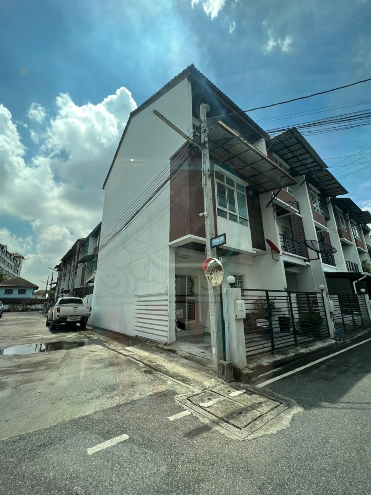 ขายทาวน์โฮมแจ้งวัฒนะ เมืองทอง : T12150265 ขาย ทาวน์โฮม 3 ชั้น เดอะ รูฟ แจ้งวัฒนะ หลังมุม ขนาด 20 ตร.ว พื้นที่ใช้สอย 180 ตร.ม