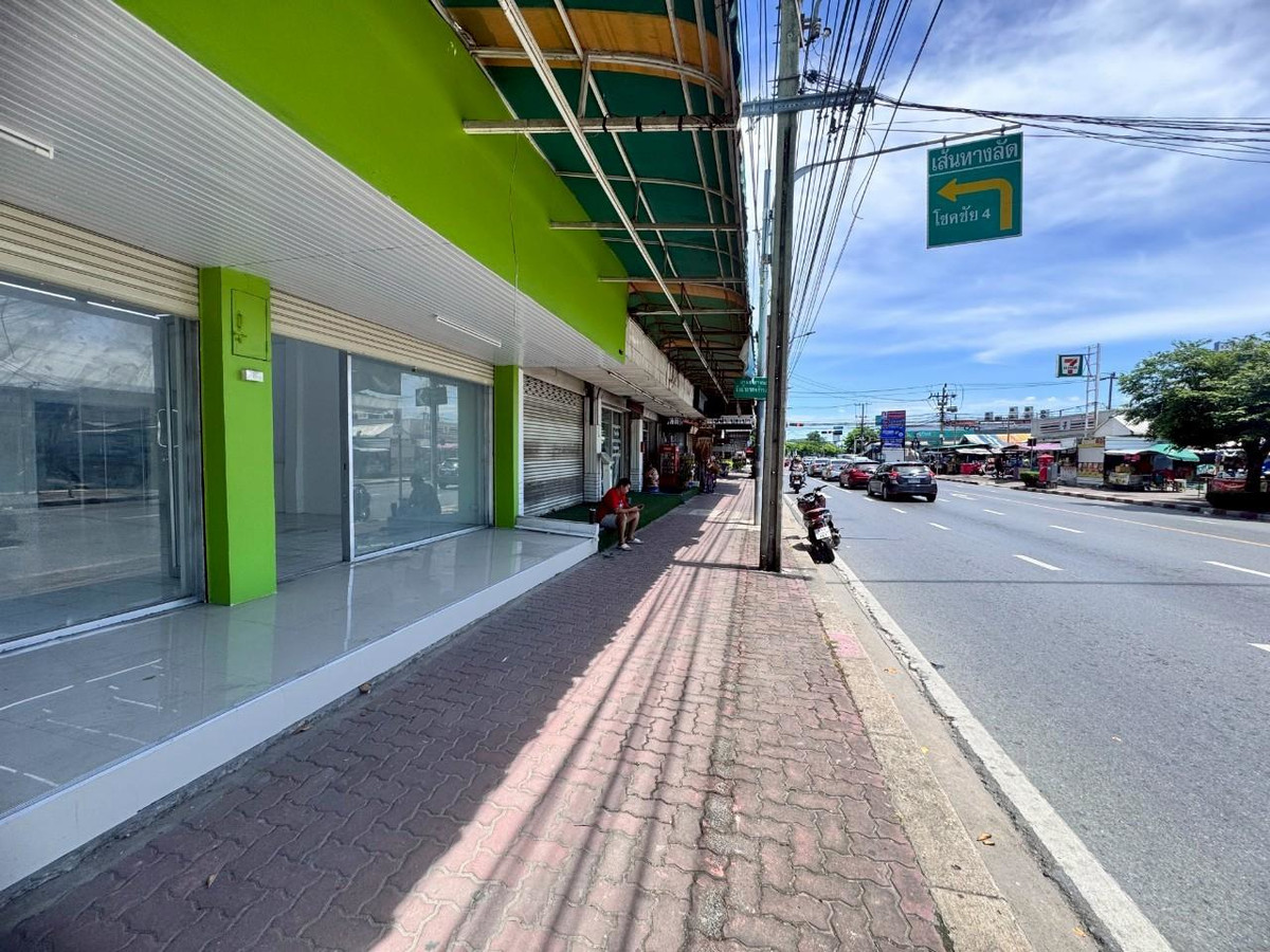 ให้เช่าอาคารพาณิชย์โชคชัย4 ลาดพร้าว71 : ให้เช่าอาคาร 2 ห้อง 3 ชั้นครึ่ง + ดาดฟ้า ทำเลทอง ลาดพร้าว 71 (ตรงข้ามตลาดนัด ใกล้ป้ายรถเมล์) (N.1723)