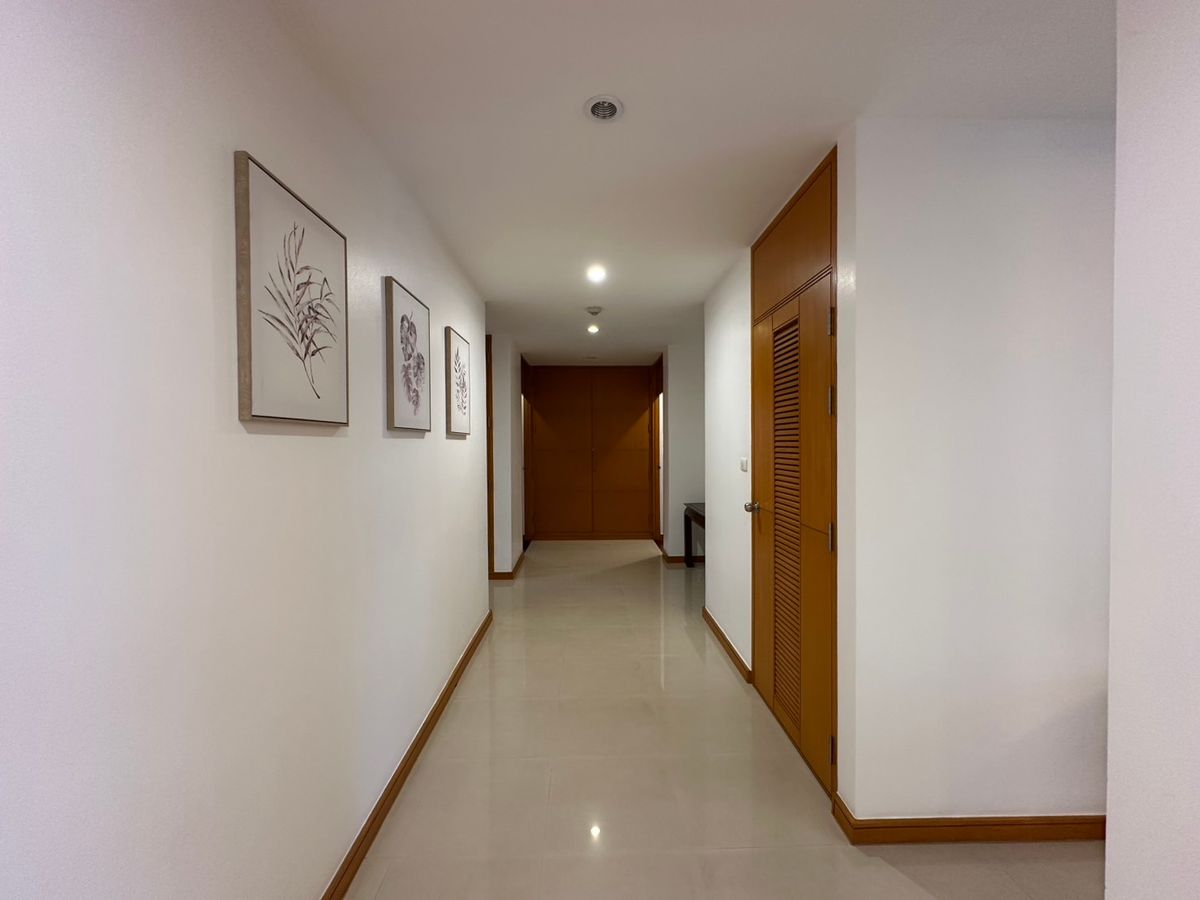 ให้เช่าคอนโดคลองเตย กล้วยน้ำไท : ✨ คอนโดกว้าง 3 ห้องนอน วิวสวย พร้อมสิ่งอำนวยความสะดวกครบ ใกล้ BTS/MRT เดินทางสะดวก พร้อมเข้าอยู่ได้ทันที 