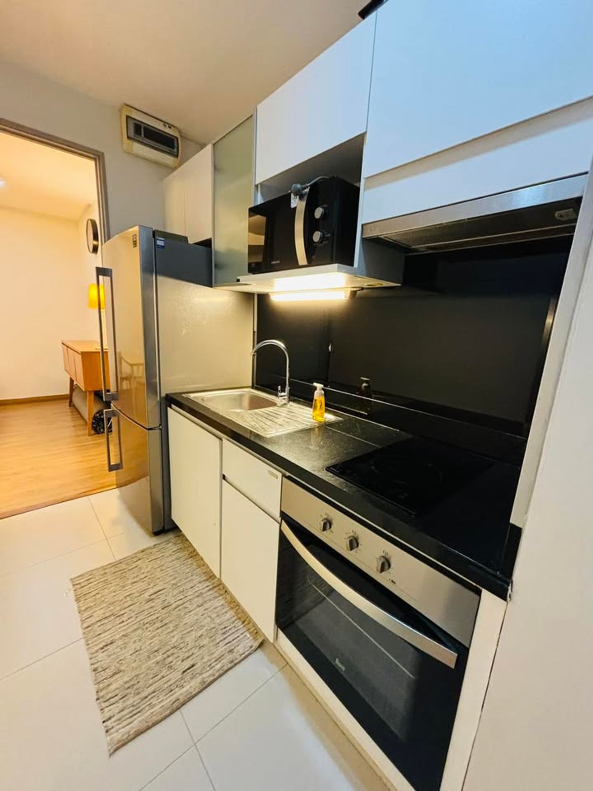 ขายคอนโดพระราม 9 เพชรบุรีตัดใหม่ RCA : 📊 ขายพร้อมผู้เช่า รับรายได้ทันที! คอนโด 2 ห้องนอน ห้องมุม ทรู ทองหล่อ ตกแต่งครบ พร้อมเฟอร์ฯ และเครื่องใช้ไฟฟ้า ทำเลใจกลางทองหล่อ ใกล้ BTS ทองหล่อ เพียง 5-10 นาที