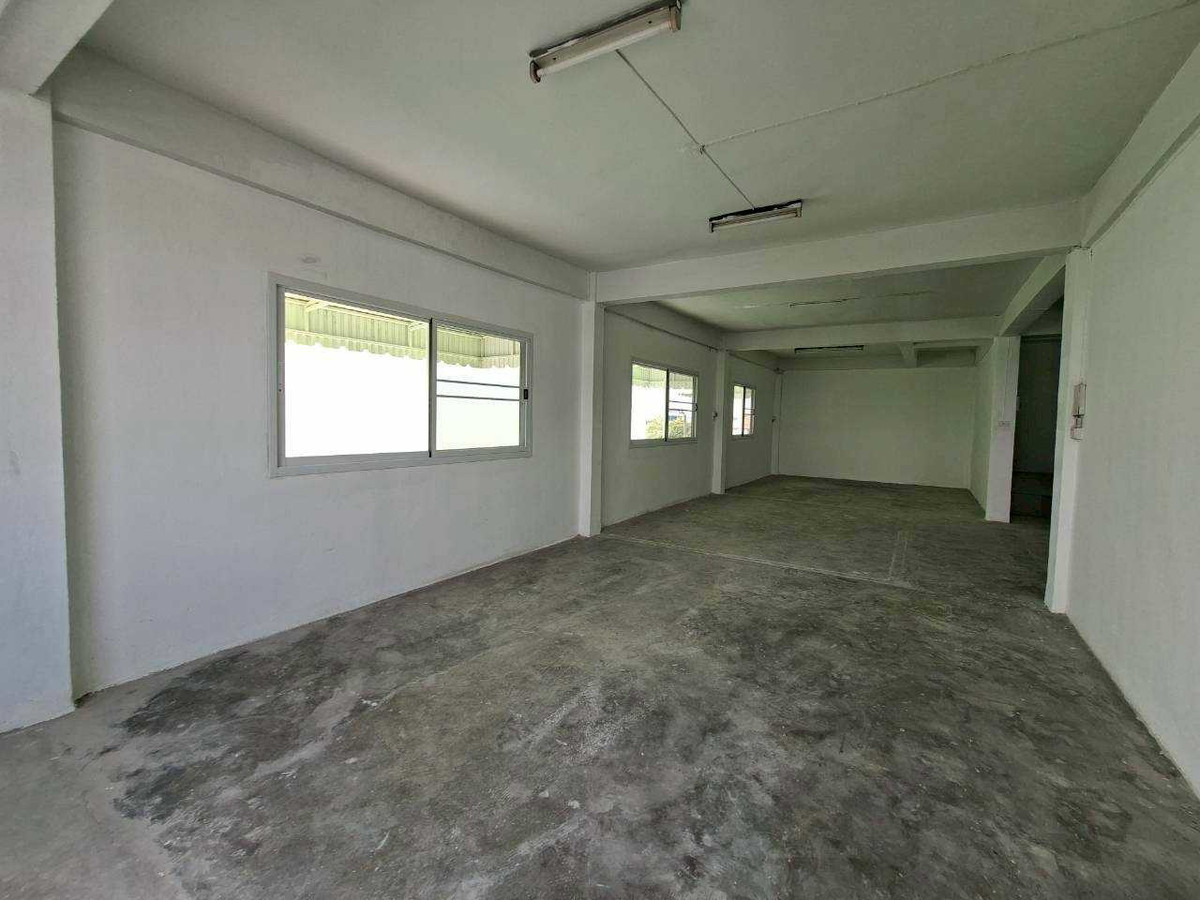 ให้เช่าอาคารพาณิชย์โชคชัย4 ลาดพร้าว71 : ให้เช่าอาคาร 2 ห้อง 3 ชั้นครึ่ง + ดาดฟ้า ทำเลทอง ลาดพร้าว 71 (ตรงข้ามตลาดนัด ใกล้ป้ายรถเมล์) (N.1723)