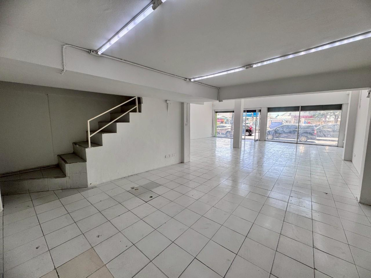 ให้เช่าอาคารพาณิชย์โชคชัย4 ลาดพร้าว71 : ให้เช่าอาคาร 2 ห้อง 3 ชั้นครึ่ง + ดาดฟ้า ทำเลทอง ลาดพร้าว 71 (ตรงข้ามตลาดนัด ใกล้ป้ายรถเมล์) (N.1723)