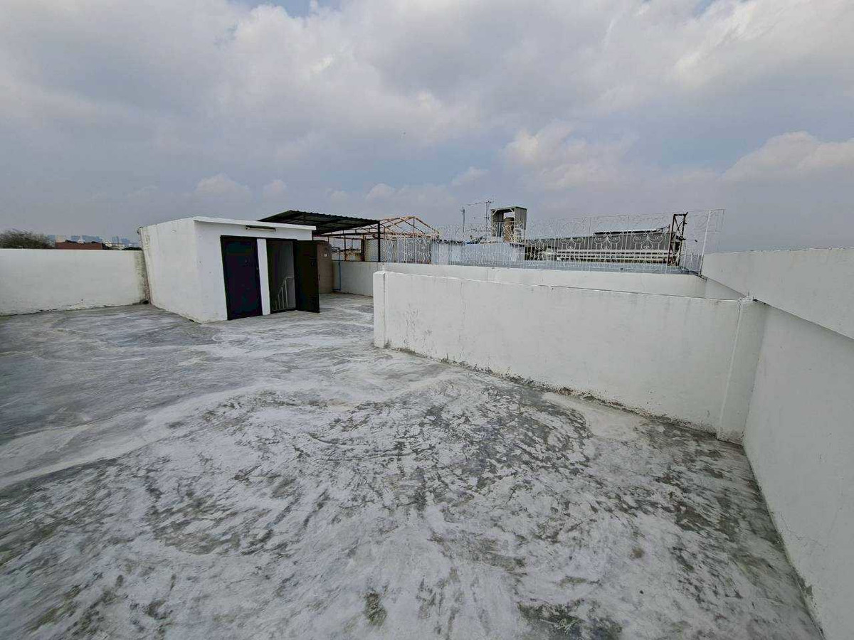 ให้เช่าอาคารพาณิชย์โชคชัย4 ลาดพร้าว71 : ให้เช่าอาคาร 2 ห้อง 3 ชั้นครึ่ง + ดาดฟ้า ทำเลทอง ลาดพร้าว 71 (ตรงข้ามตลาดนัด ใกล้ป้ายรถเมล์) (N.1723)