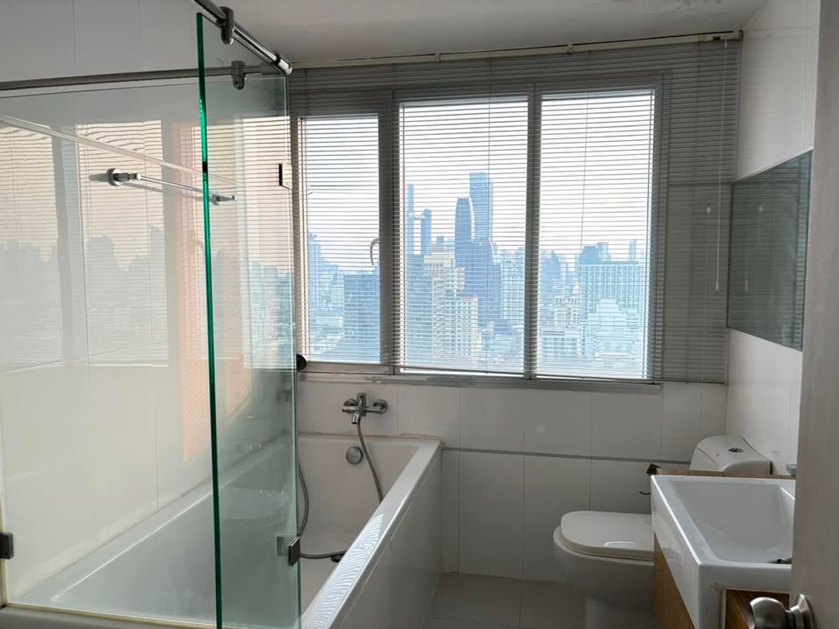 ขายคอนโดพระราม 9 เพชรบุรีตัดใหม่ RCA : 📊 ขายพร้อมผู้เช่า รับรายได้ทันที! คอนโด 2 ห้องนอน ห้องมุม ทรู ทองหล่อ ตกแต่งครบ พร้อมเฟอร์ฯ และเครื่องใช้ไฟฟ้า ทำเลใจกลางทองหล่อ ใกล้ BTS ทองหล่อ เพียง 5-10 นาที