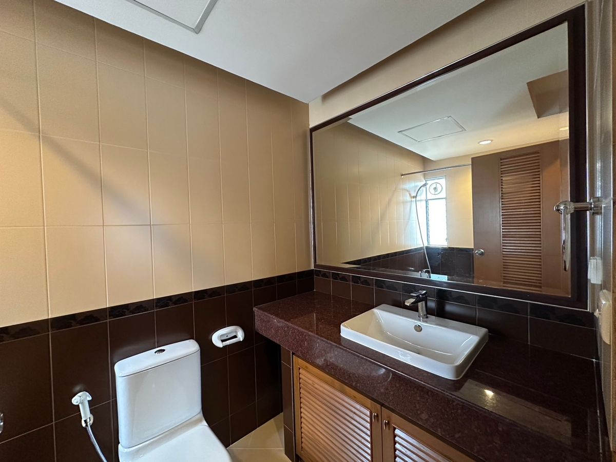 ให้เช่าคอนโดคลองเตย กล้วยน้ำไท : 🌟 ห้องใหญ่ วิวสวย เฟอร์ครบ! คอนโด 3 ห้องนอน พร้อมสิ่งอำนวยความ พื้นที่ใช้สอยกว้าง ใกล้ BTS/MRT เดินทางสะดวก