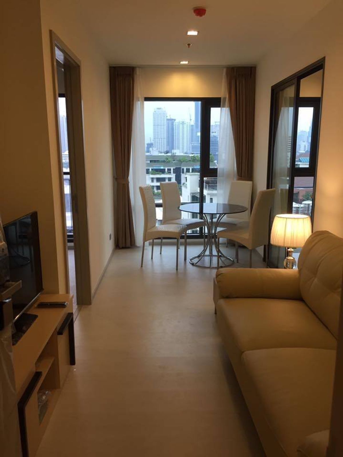 ให้เช่าคอนโดสุขุมวิท อโศก ทองหล่อ : คอนโดชั้นต่ำที่ Rhythm Sukhumvit 36-38 ให้เช่า 18,500THB ต่อเดือน 1 เตียง 1 ห้องน้ำ 33 ตารางเมตร, Sukhumvit Soi 36, Thonglor BTS