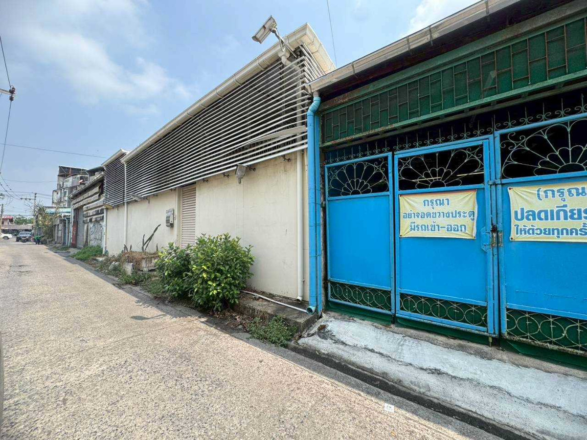 ให้เช่าอาคารพาณิชย์โชคชัย4 ลาดพร้าว71 : ให้เช่าอาคาร 2 ห้อง 3 ชั้นครึ่ง + ดาดฟ้า ทำเลทอง ลาดพร้าว 71 (ตรงข้ามตลาดนัด ใกล้ป้ายรถเมล์) (N.1723)