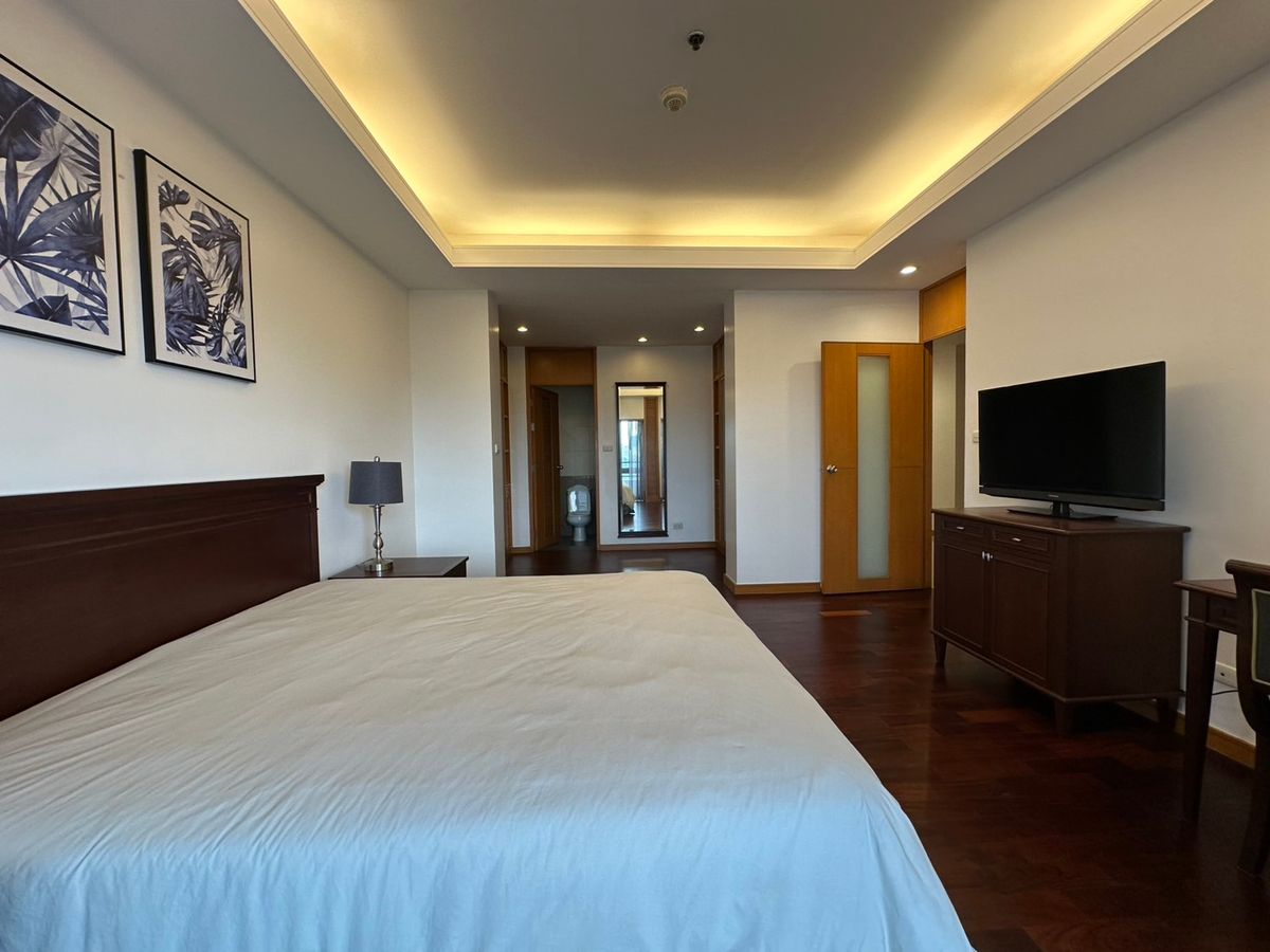 ให้เช่าคอนโดคลองเตย กล้วยน้ำไท : ✨ คอนโดกว้าง 3 ห้องนอน วิวสวย พร้อมสิ่งอำนวยความสะดวกครบ ใกล้ BTS/MRT เดินทางสะดวก พร้อมเข้าอยู่ได้ทันที 