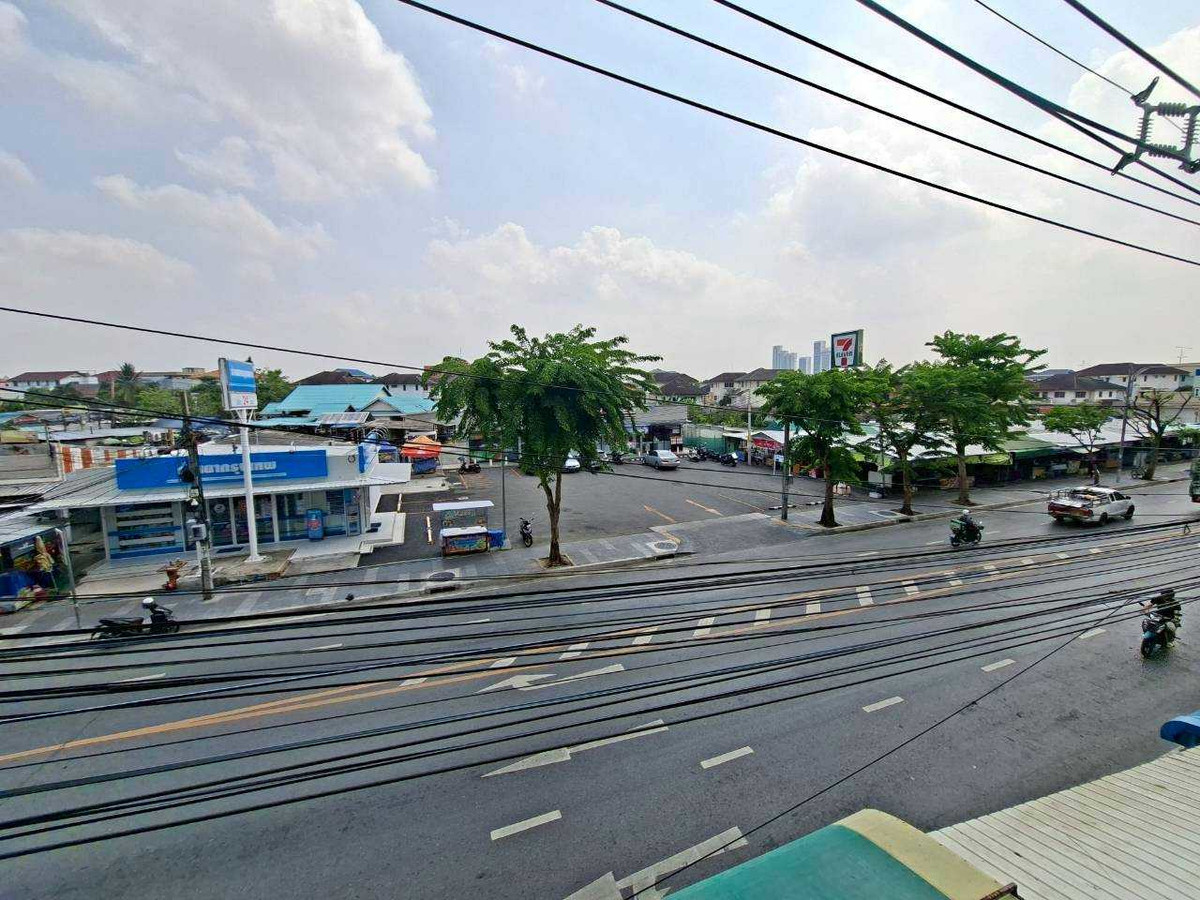 ให้เช่าอาคารพาณิชย์โชคชัย4 ลาดพร้าว71 : ให้เช่าอาคาร 2 ห้อง 3 ชั้นครึ่ง + ดาดฟ้า ทำเลทอง ลาดพร้าว 71 (ตรงข้ามตลาดนัด ใกล้ป้ายรถเมล์) (N.1723)