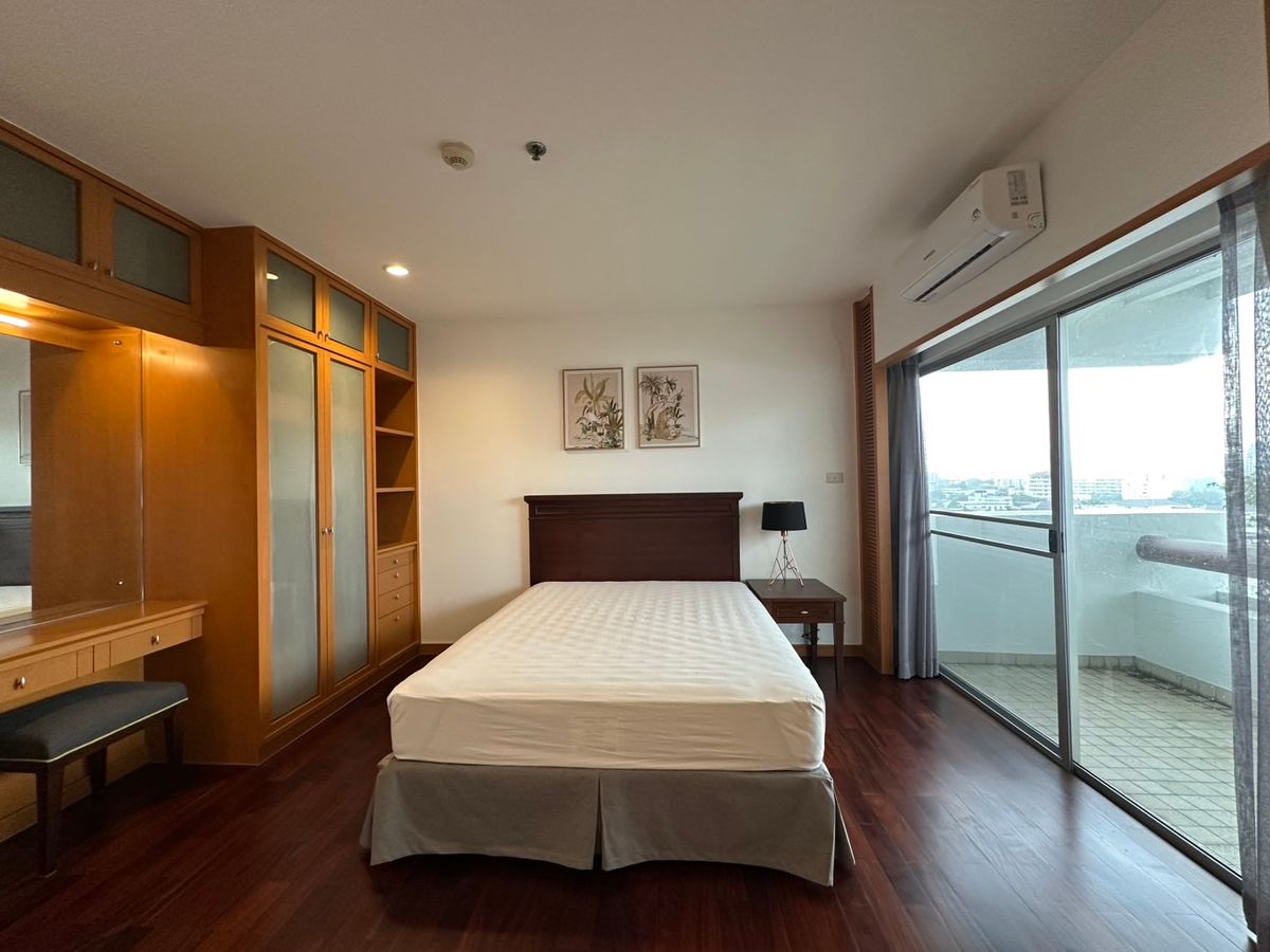 ให้เช่าคอนโดคลองเตย กล้วยน้ำไท : ✨ คอนโดกว้าง 3 ห้องนอน วิวสวย พร้อมสิ่งอำนวยความสะดวกครบ ใกล้ BTS/MRT เดินทางสะดวก พร้อมเข้าอยู่ได้ทันที 