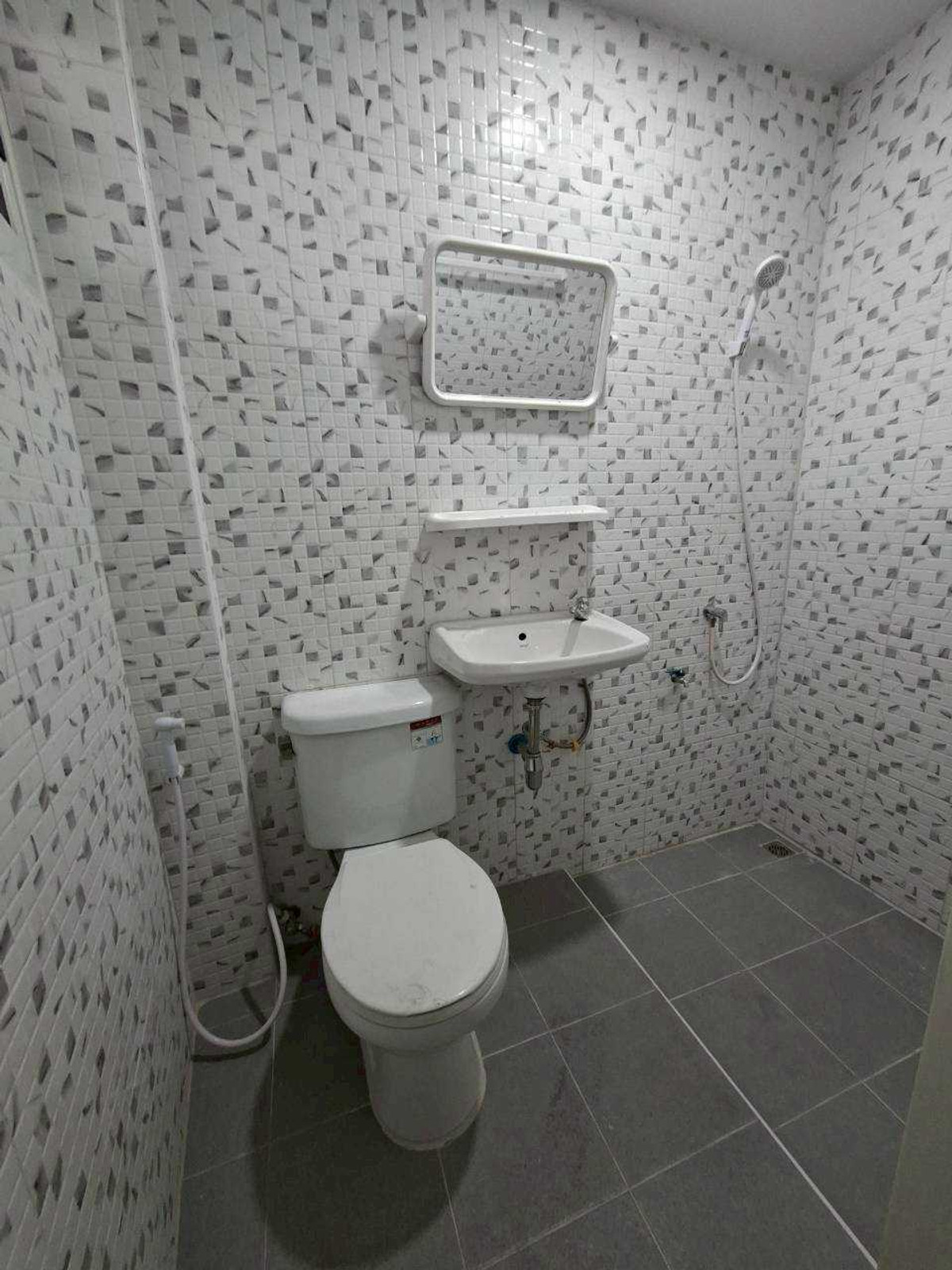 ให้เช่าอาคารพาณิชย์โชคชัย4 ลาดพร้าว71 : ให้เช่าอาคาร 2 ห้อง 3 ชั้นครึ่ง + ดาดฟ้า ทำเลทอง ลาดพร้าว 71 (ตรงข้ามตลาดนัด ใกล้ป้ายรถเมล์) (N.1723)