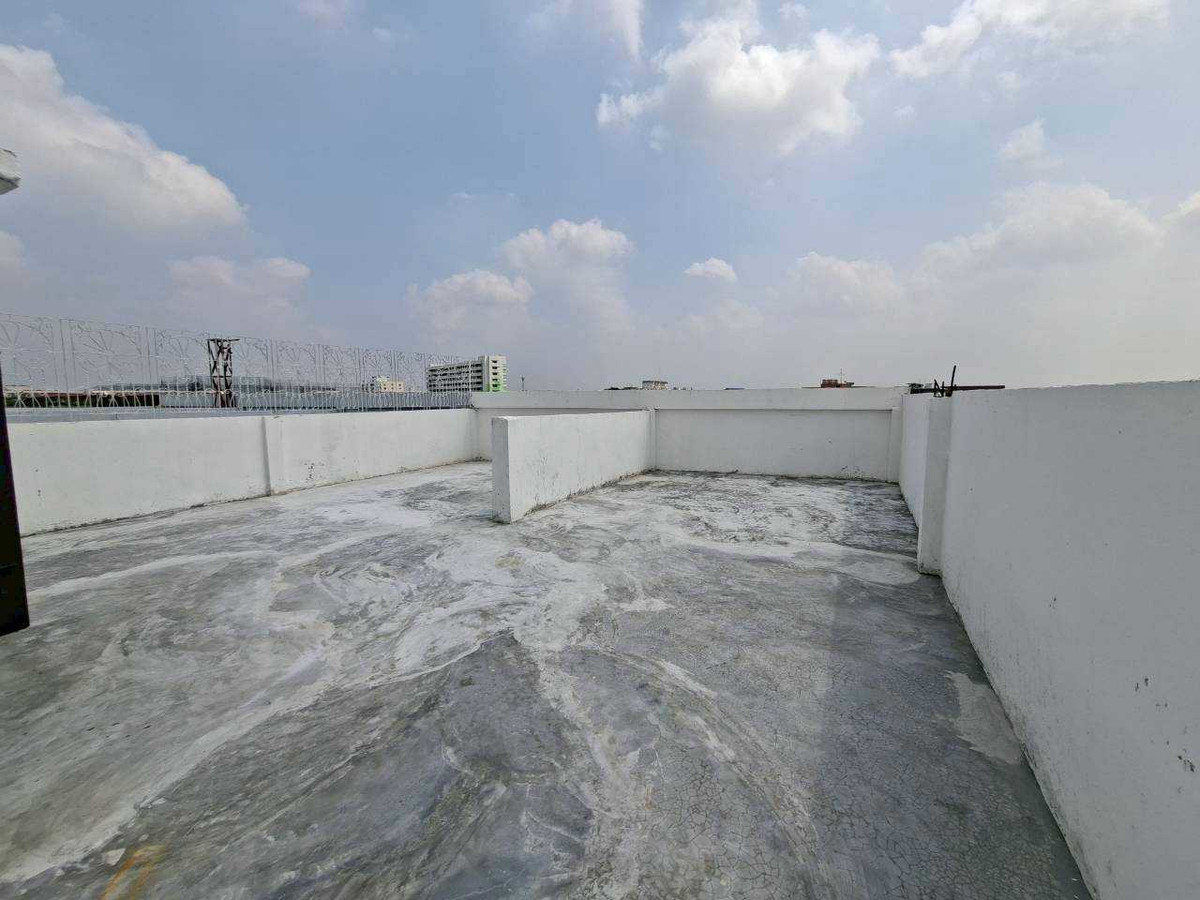 ให้เช่าอาคารพาณิชย์โชคชัย4 ลาดพร้าว71 : ให้เช่าอาคาร 2 ห้อง 3 ชั้นครึ่ง + ดาดฟ้า ทำเลทอง ลาดพร้าว 71 (ตรงข้ามตลาดนัด ใกล้ป้ายรถเมล์) (N.1723)