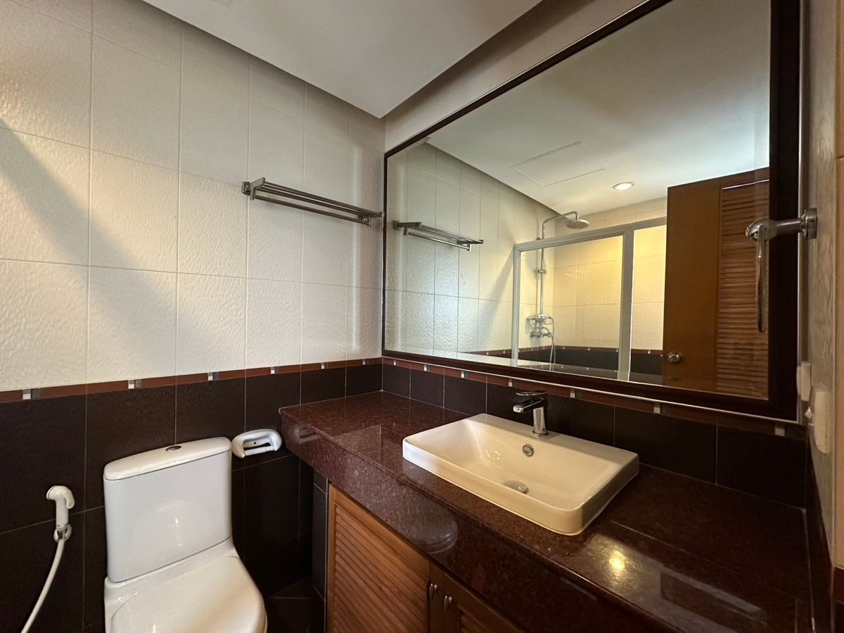 ให้เช่าคอนโดคลองเตย กล้วยน้ำไท : 🌟 ห้องใหญ่ วิวสวย เฟอร์ครบ! คอนโด 3 ห้องนอน พร้อมสิ่งอำนวยความ พื้นที่ใช้สอยกว้าง ใกล้ BTS/MRT เดินทางสะดวก