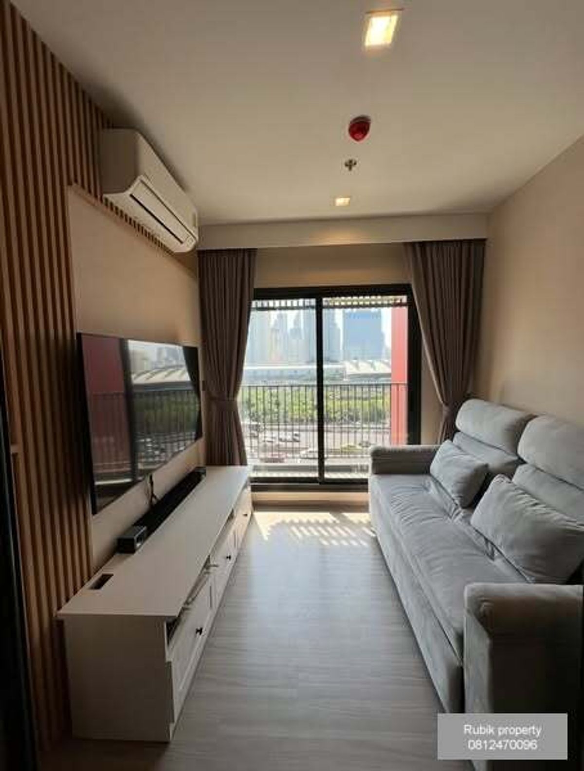 ให้เช่าคอนโดพระราม 9 เพชรบุรีตัดใหม่ RCA : 💥For Rent: Life Asoke Hype 💥 Modern Muji-style condo – city view, bright & cozy! (RB824)