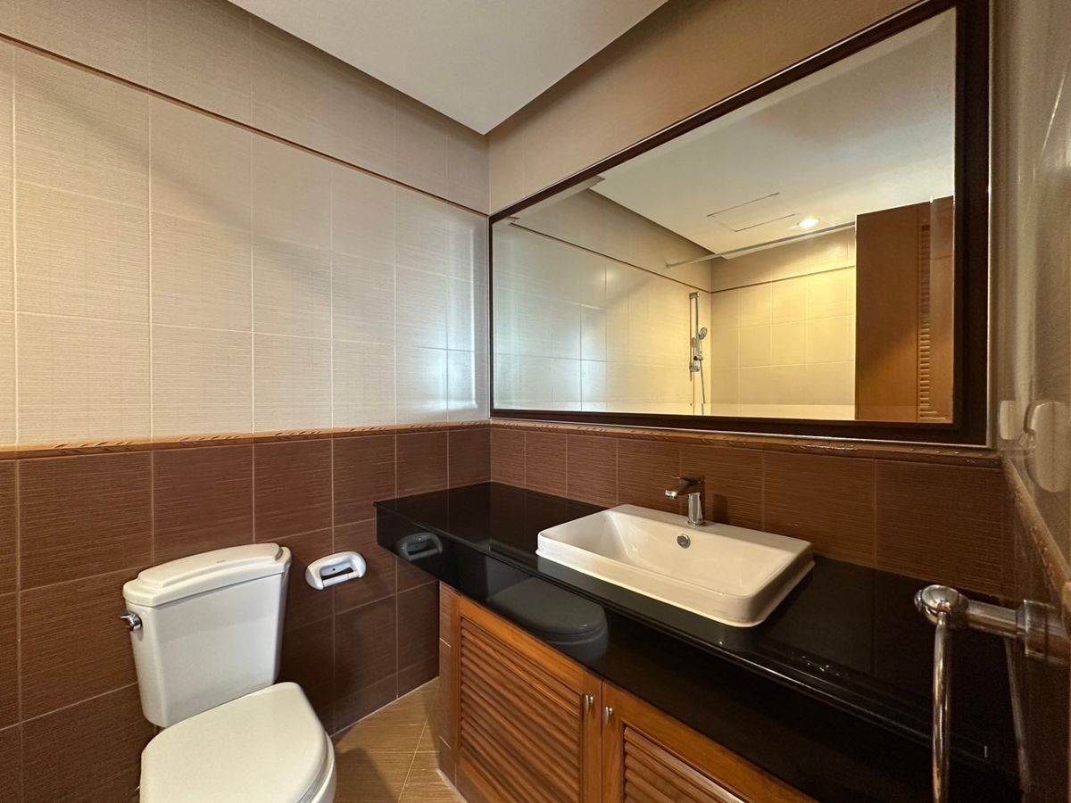 ให้เช่าคอนโดคลองเตย กล้วยน้ำไท : ✨ คอนโดกว้าง 3 ห้องนอน วิวสวย พร้อมสิ่งอำนวยความสะดวกครบ ใกล้ BTS/MRT เดินทางสะดวก พร้อมเข้าอยู่ได้ทันที 