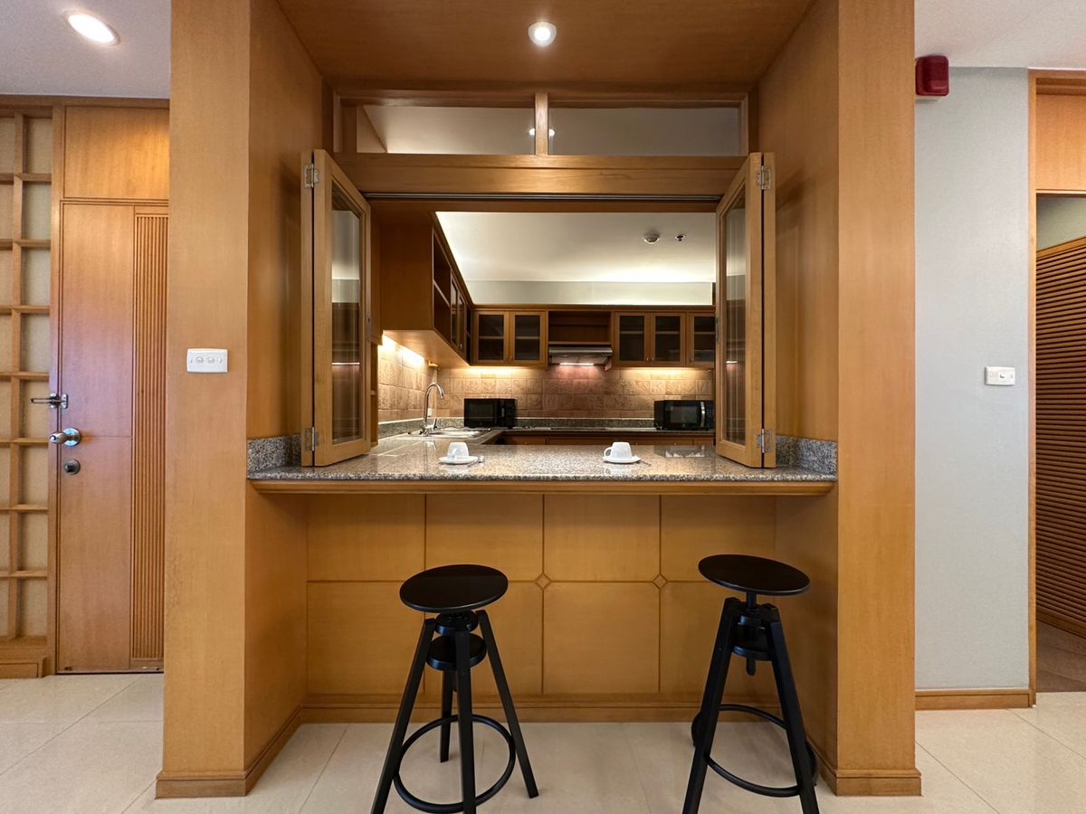 ให้เช่าคอนโดคลองเตย กล้วยน้ำไท : 🌟 ห้องใหญ่ วิวสวย เฟอร์ครบ! คอนโด 3 ห้องนอน พร้อมสิ่งอำนวยความ พื้นที่ใช้สอยกว้าง ใกล้ BTS/MRT เดินทางสะดวก