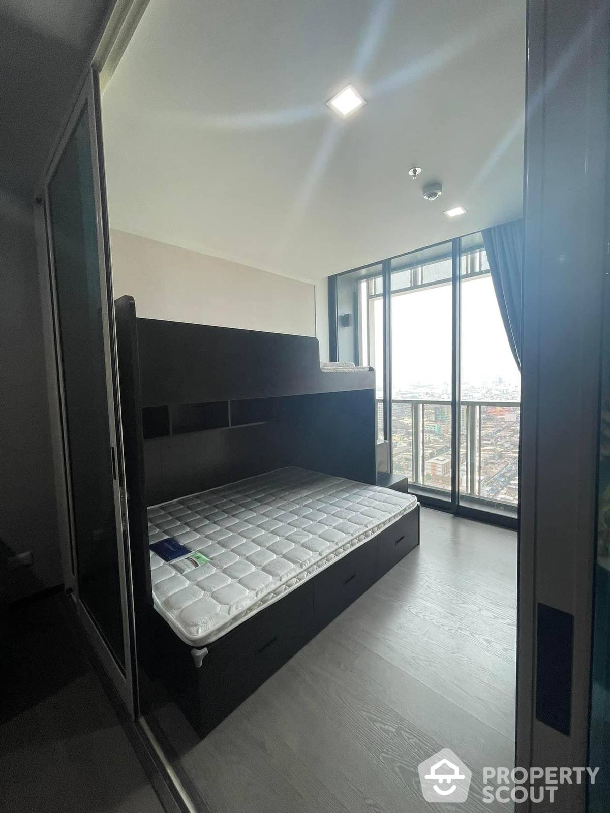 For SaleCondoRama9, Petchburi, RCA : 1-BR Condo at A Space ID Asoke Ratchada near MRT Phra Ram 9